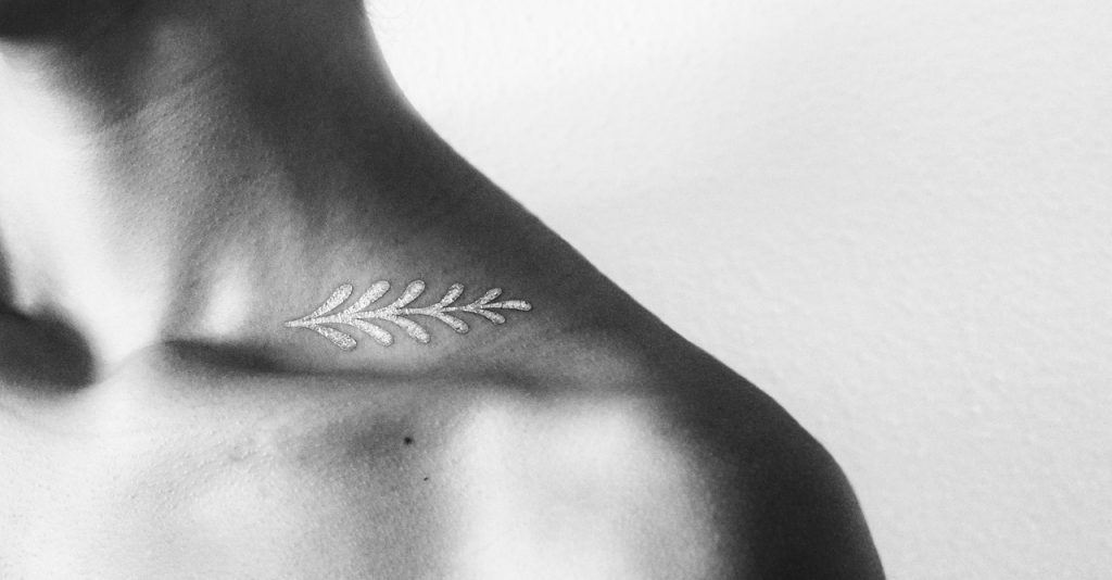 Tatouage minimaliste, la tendance discrète